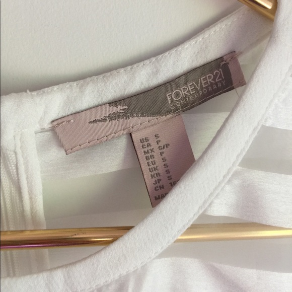 NEW Beautiful minimalist white top blouse - Picture 2 of 5